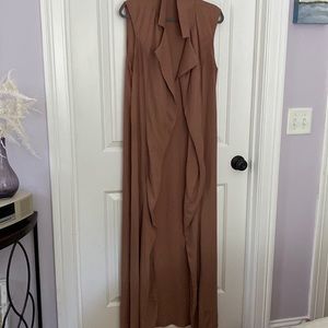 Brown sleeveless viscose duster with collar